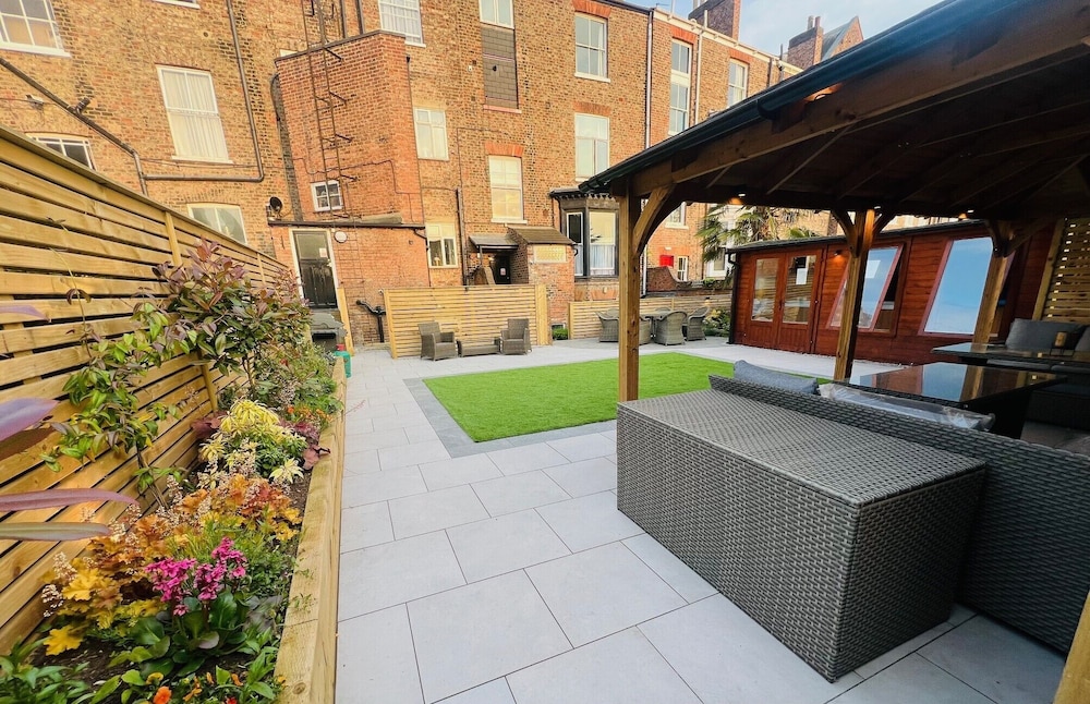 Hedley House Hotel 46/57