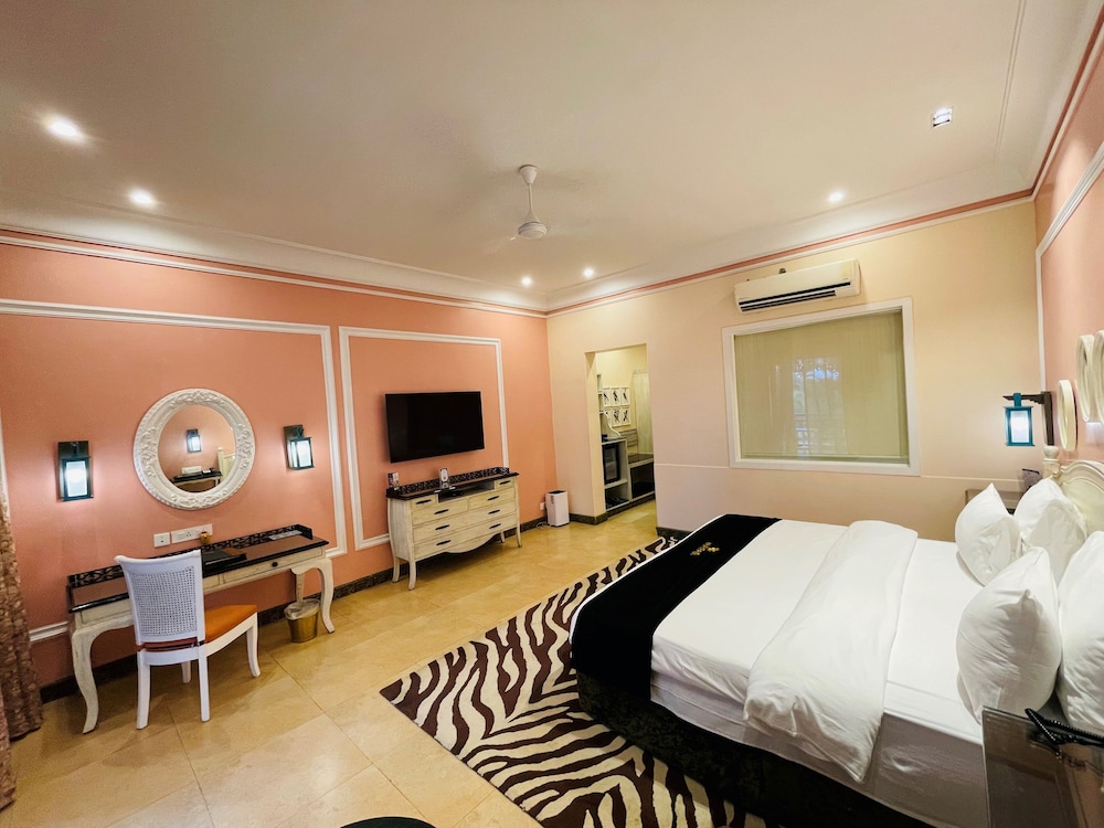 MAYFAIR Palm Beach Resort 24/74