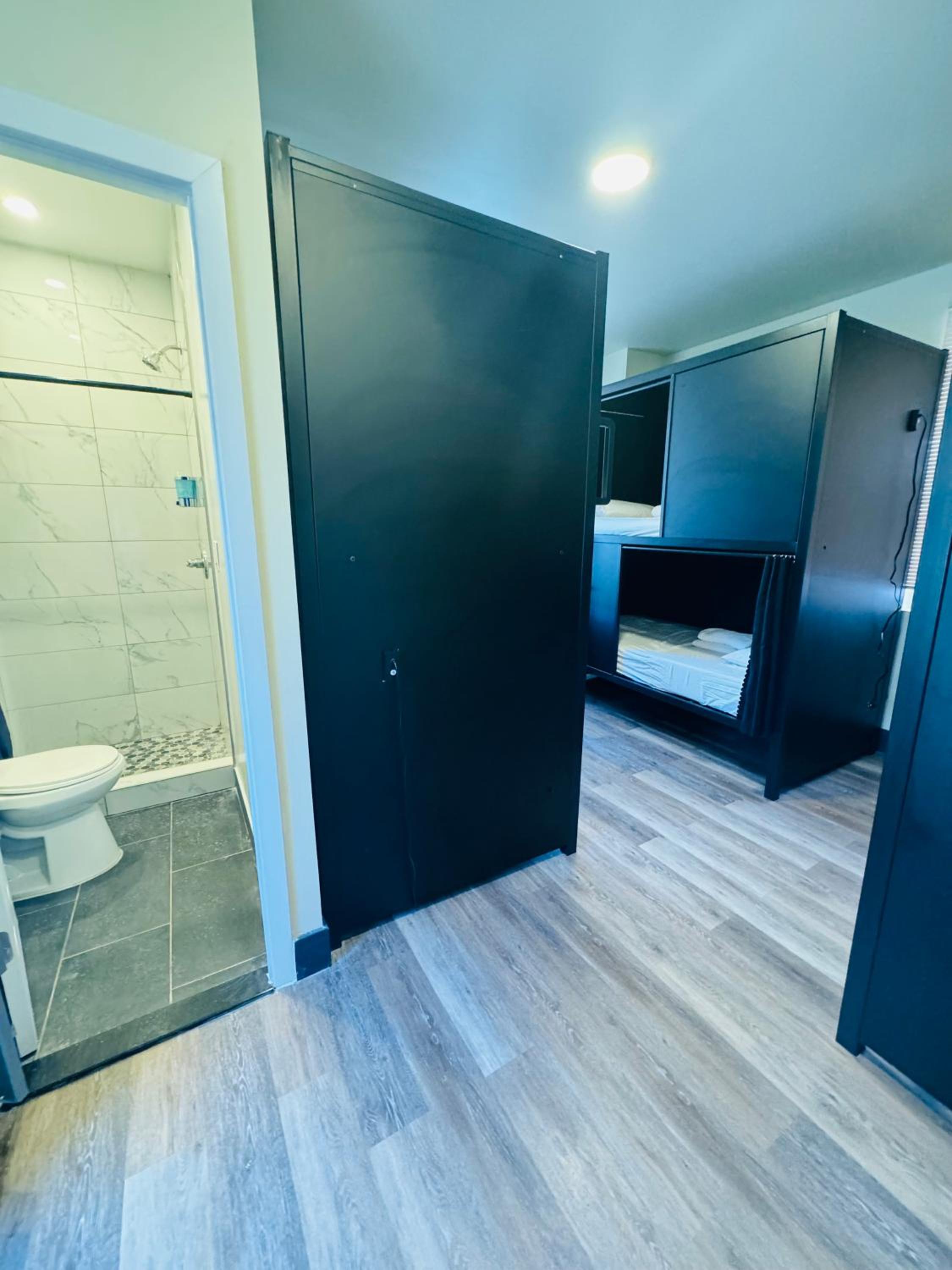 Male Dorm, Pod, Standard, 6 Beds