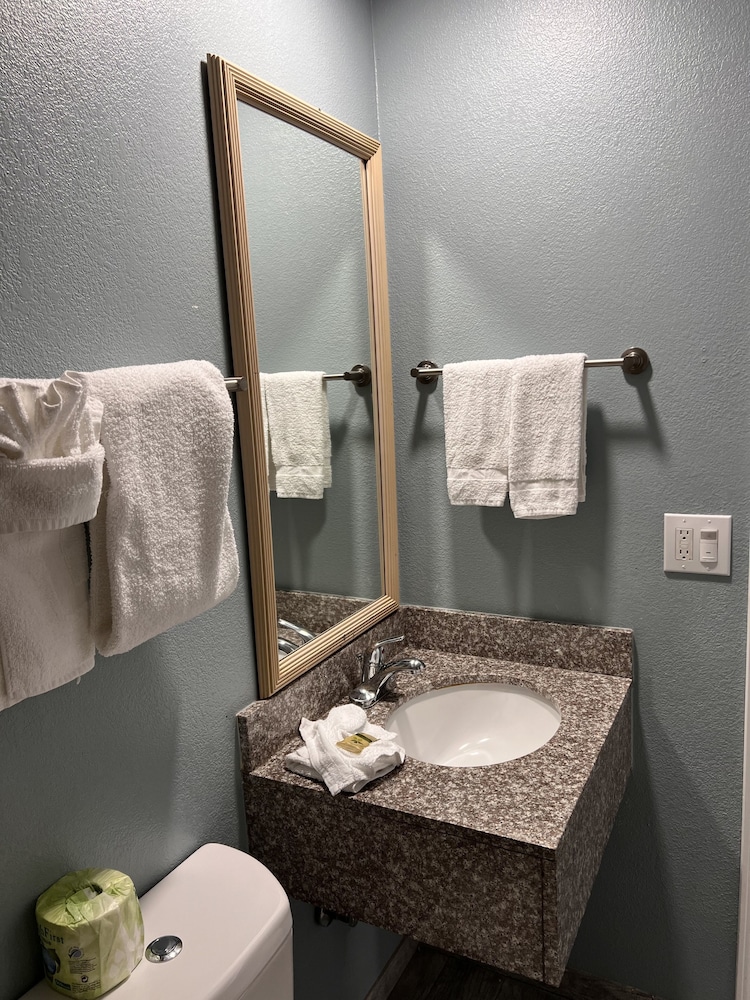 Surf City Inn And Suites 50/50
