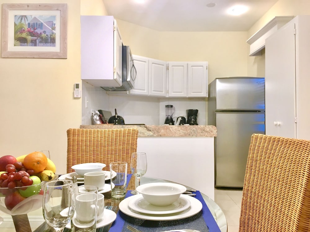 Sandyport Beaches Resort 54/77