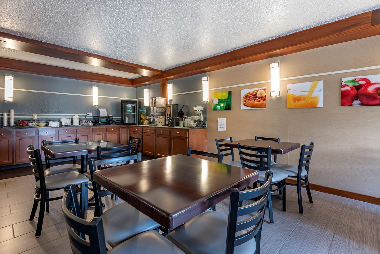 Quality Inn & Suites Warren PA 25/29