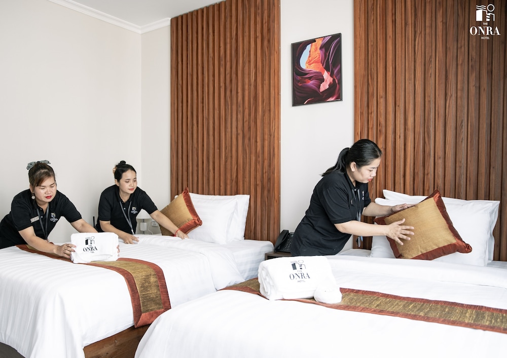 PANORAMIC, TWIN BEDS, CITY VIEW