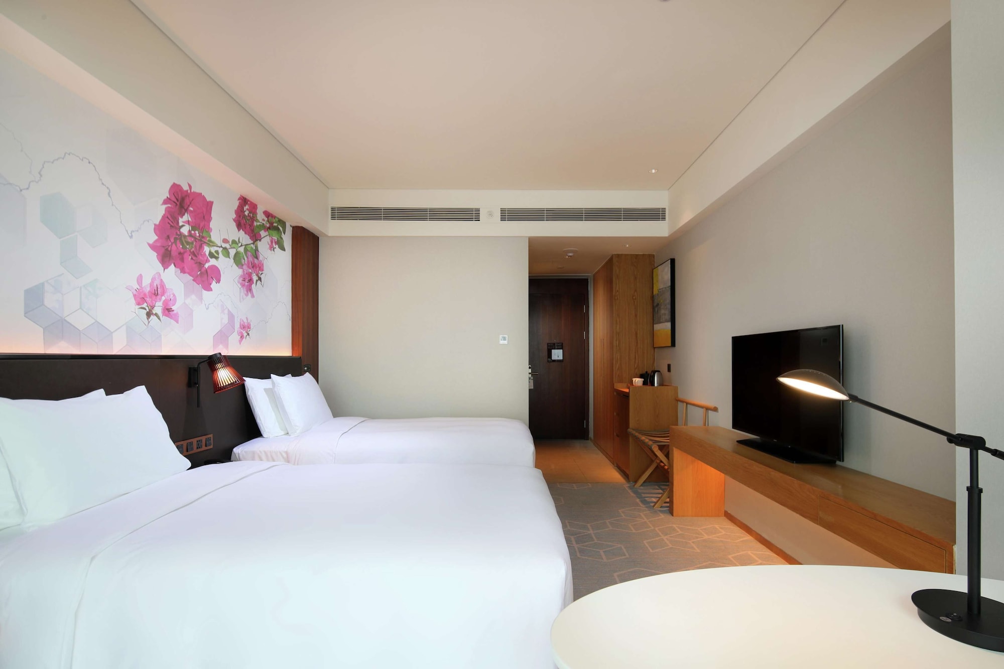 GUEST ROOM, TWIN BEDS, WITH VIEW