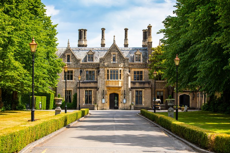 FOXHILLS CLUB AND RESORT WOKING 33/35