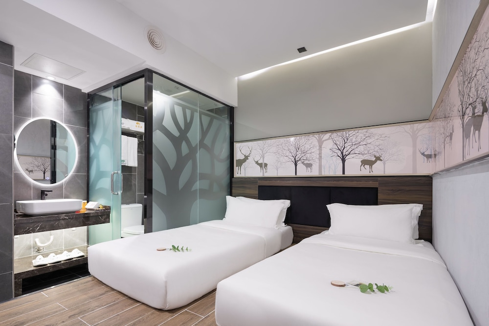 Spring Time Hotel 15/50