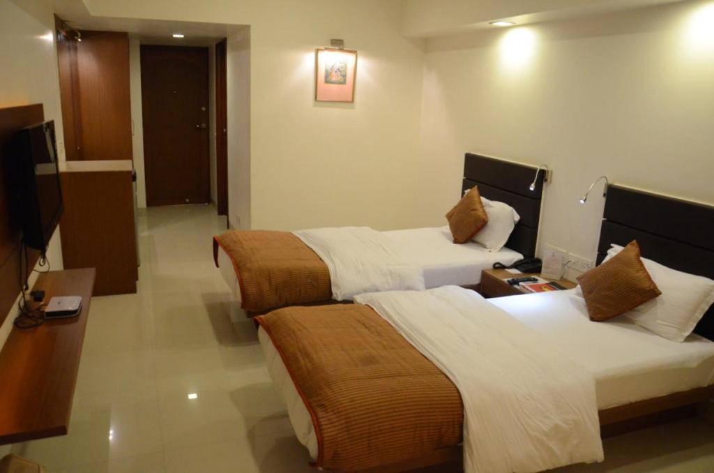 Hotel Yuvraj 15/35