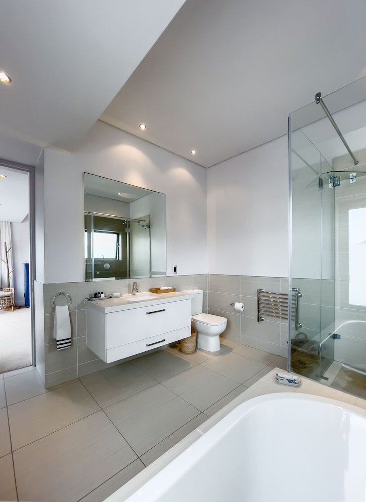 Le Paradis Penthouse Apartment 36/37