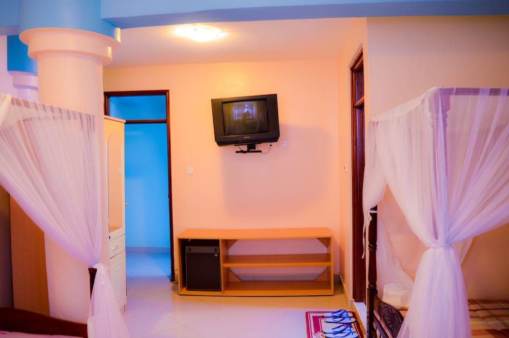 DELUXE, DOUBLE BED