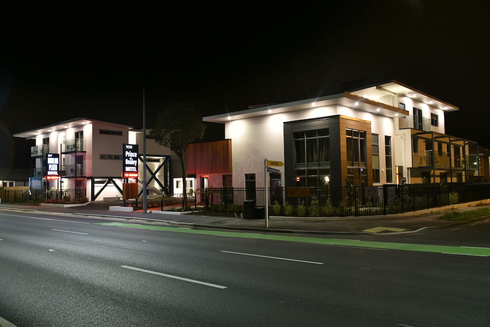 103 Prince of Bealey Motel 9/40