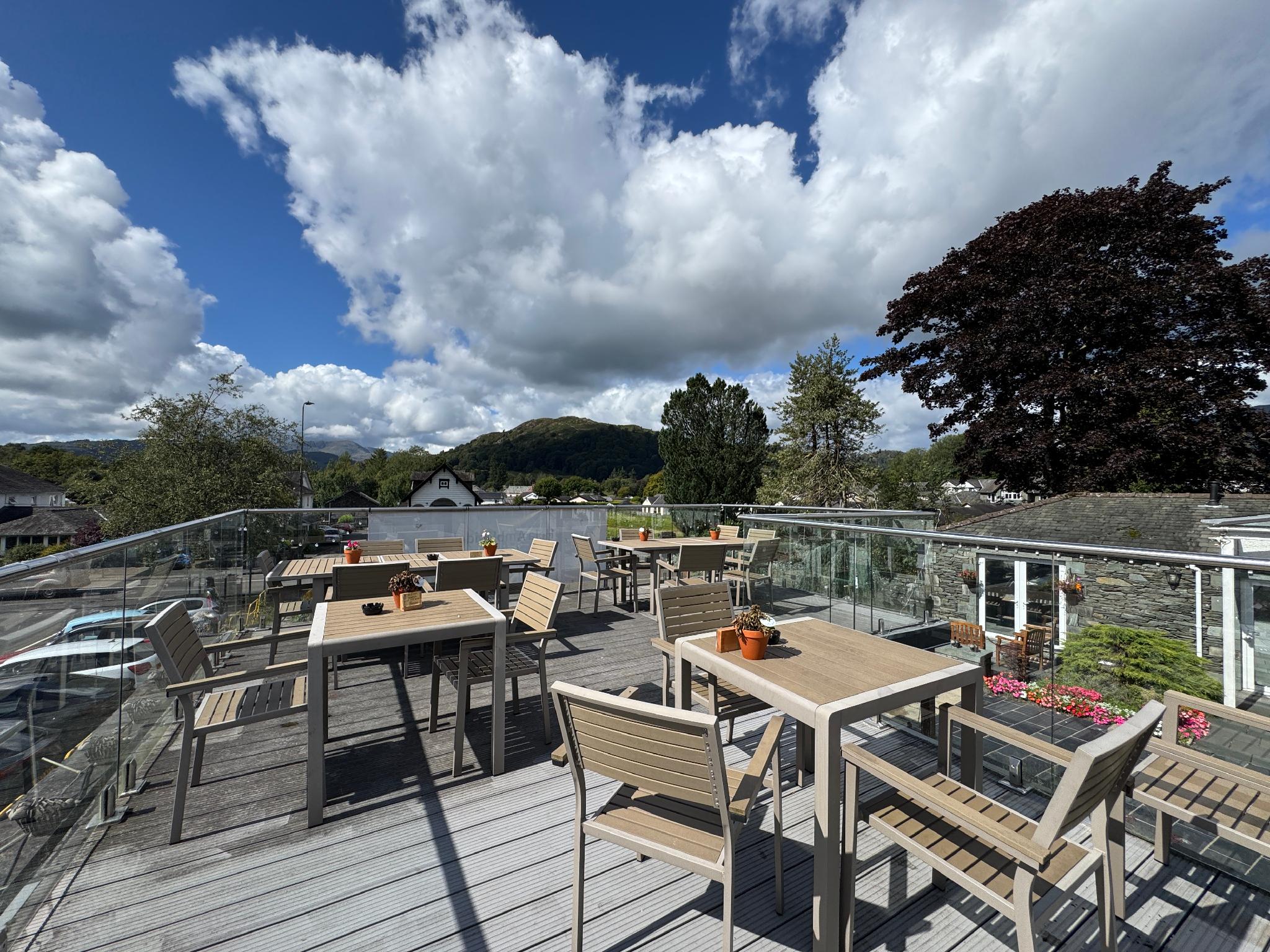 Waterhead Rooms & Suites - Parking and Light Breakfast 16/43