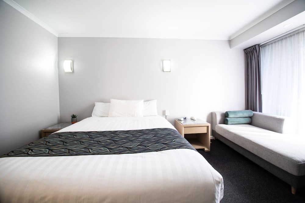 CAPITAL EXECUTIVE APARTMENT HOTEL 9/32