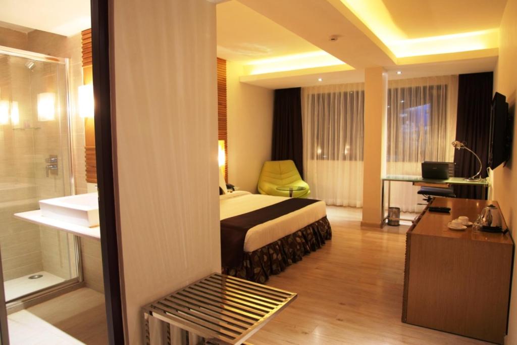 Oyo Premium Karkhana Secunderabad 48/63
