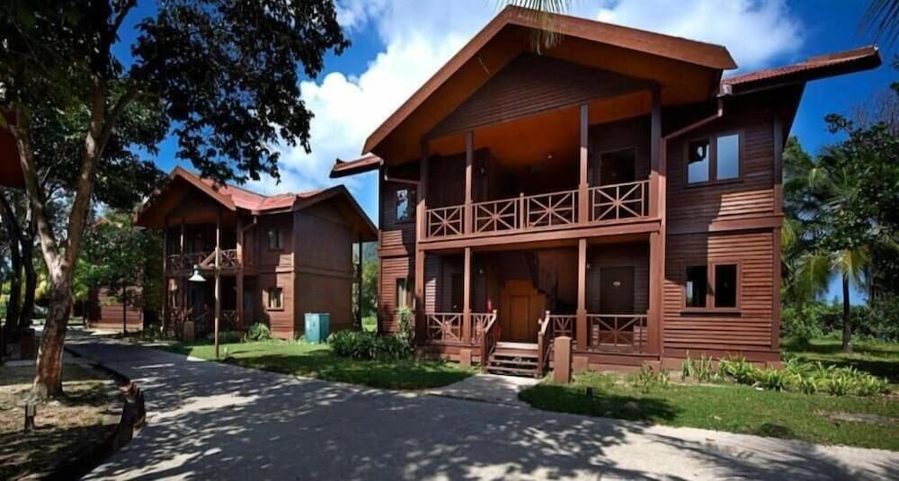 REDANG ISLAND RESORT 3/50