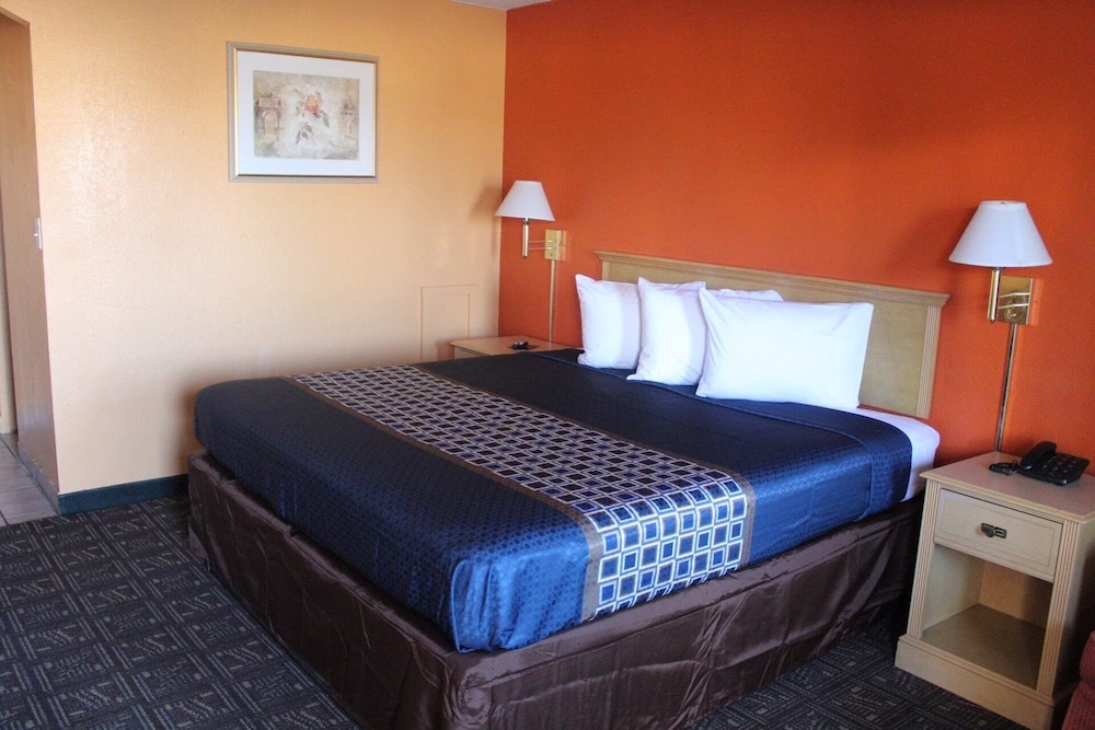 Hutchinson Inn 25/58