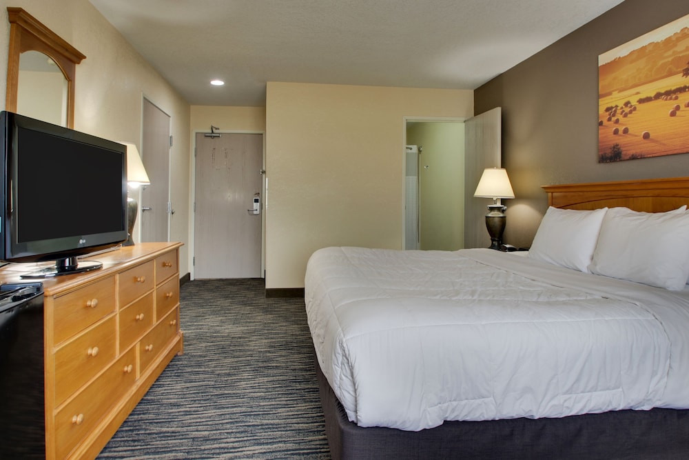 Everspring Inn Suites 23/44
