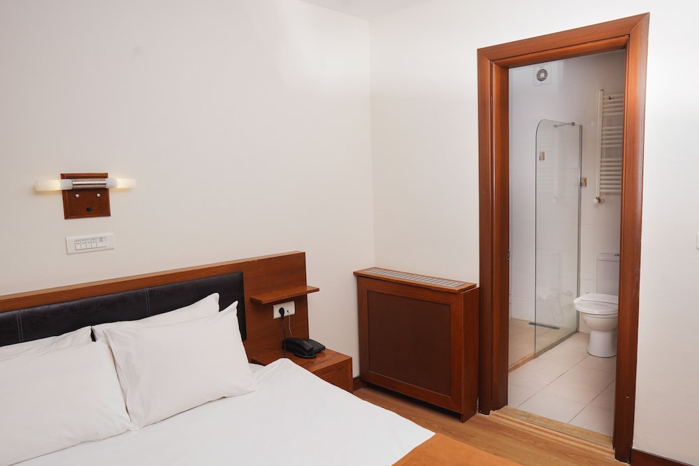 Adiamond Hotel 9/44