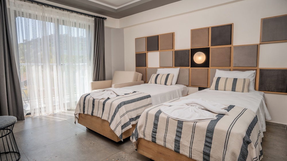DELUXE, TWIN BEDS