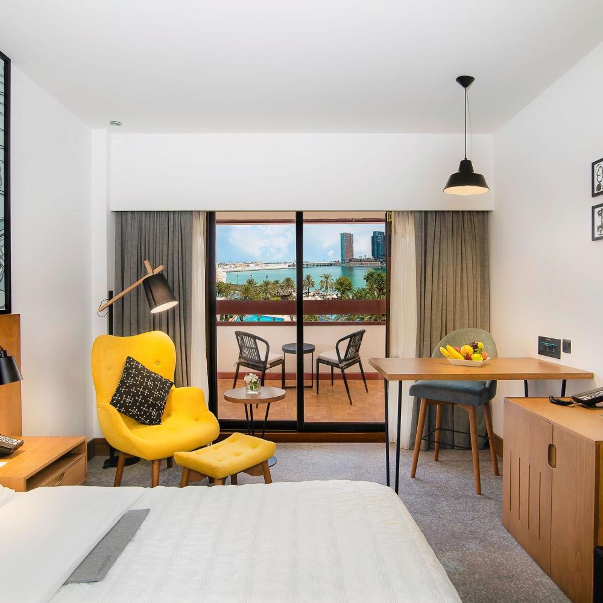 Club, King Bed, Resort View, Club Lounge Access