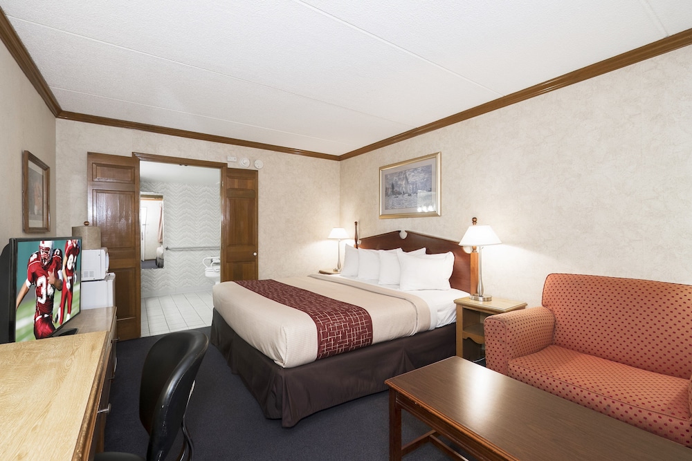 Red Roof Inn Uhrichsville 15/33