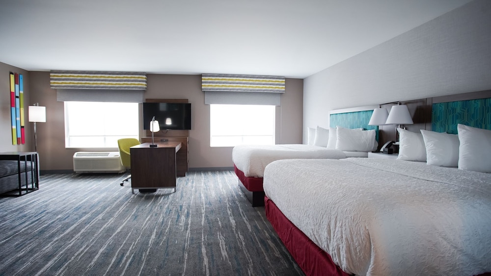 Hampton Inn Suites St Clairsville 12/32