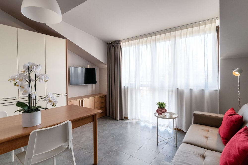 Hotel Borgo Brianteo 57/77