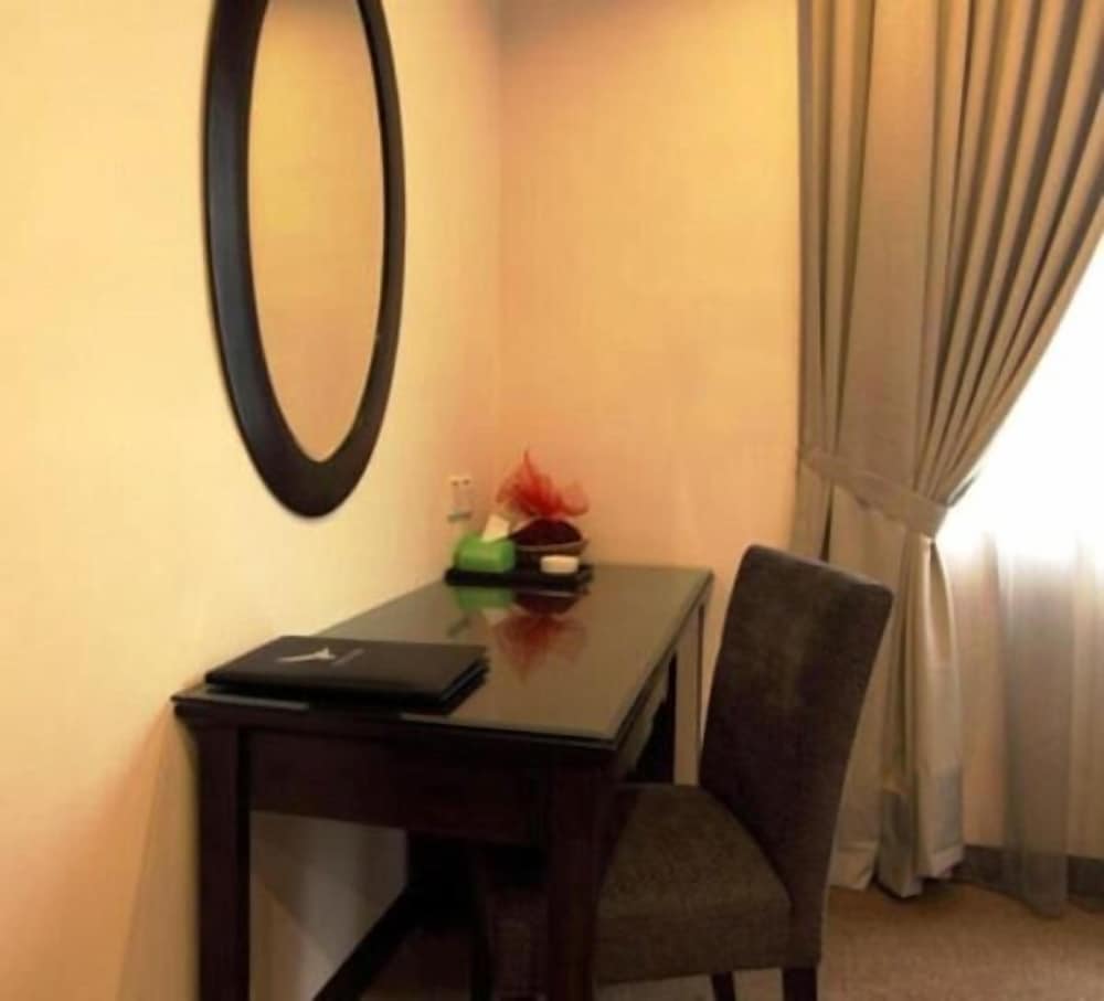 Country Hotel 36/44