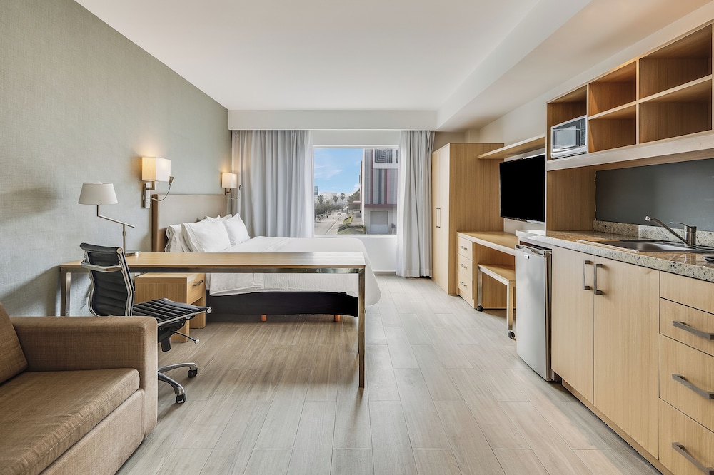 لوفت بسرير كينج، Fiesta Inn Monterrey La Fe 3/3