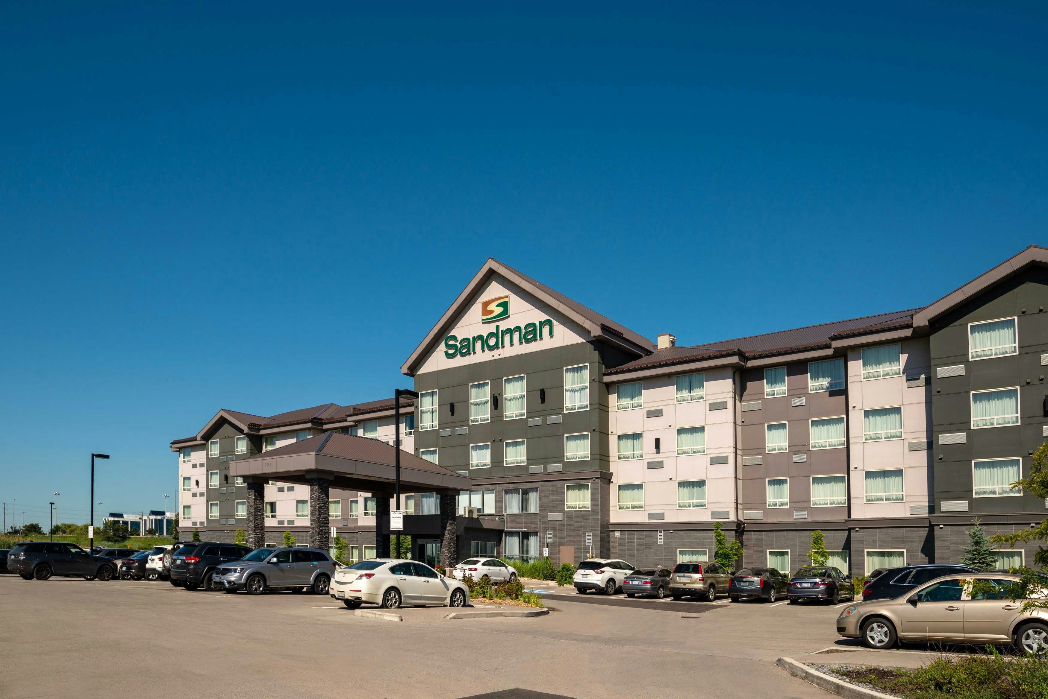 Sandman Hotel Oakville 32/33