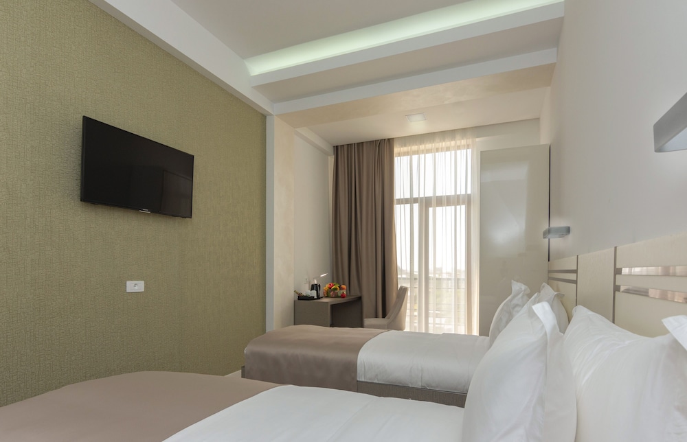 Dave Hotel Yerevan 8/25