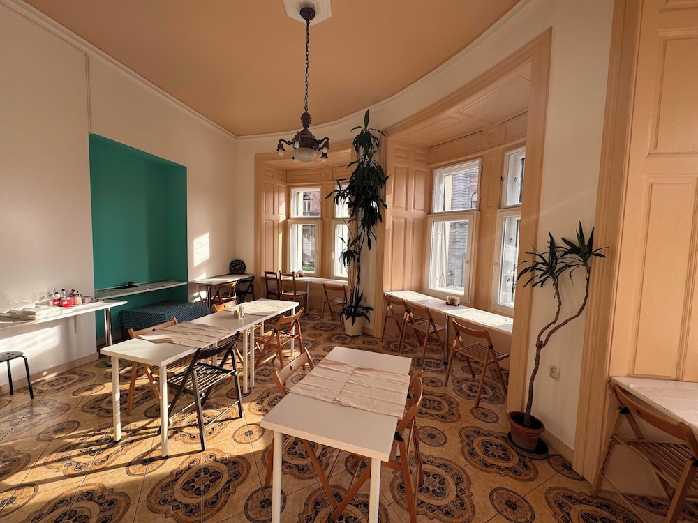 Omega Guesthouse Budapest 40/50