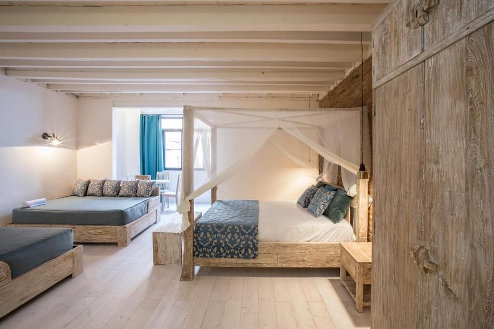 La Bodega Suites 25/38