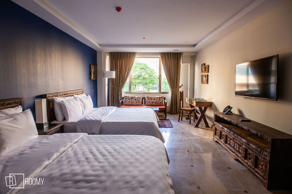 Roomy Signature Hotel 21/40