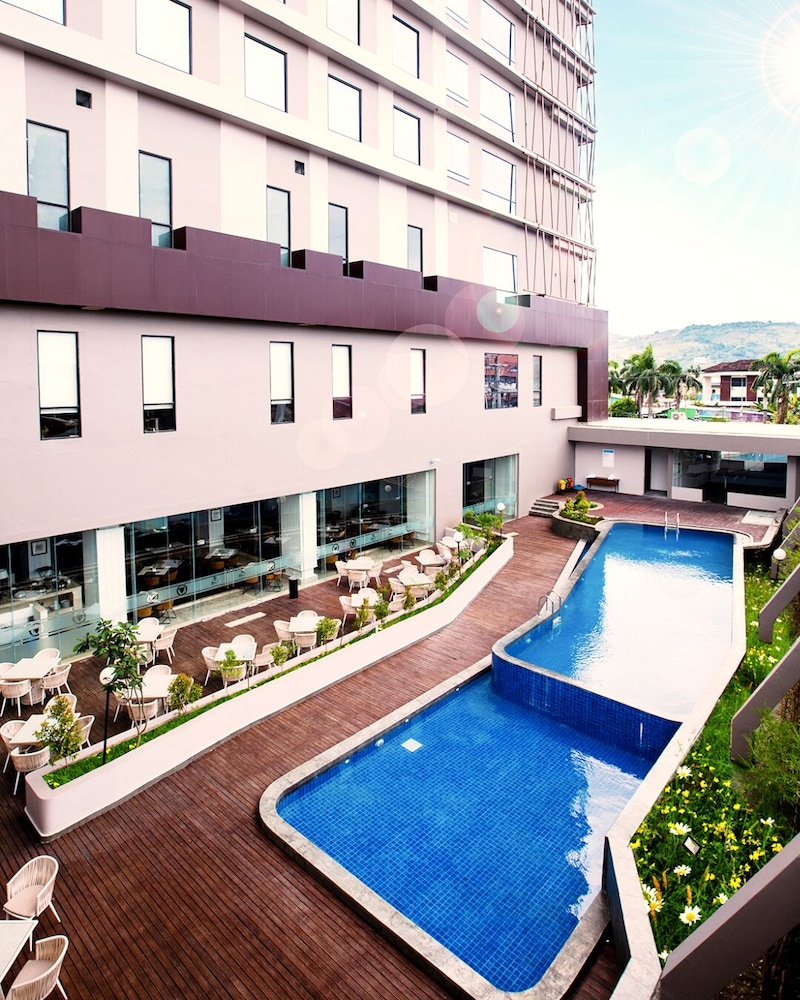 Hotel Suni Abepura 3/23