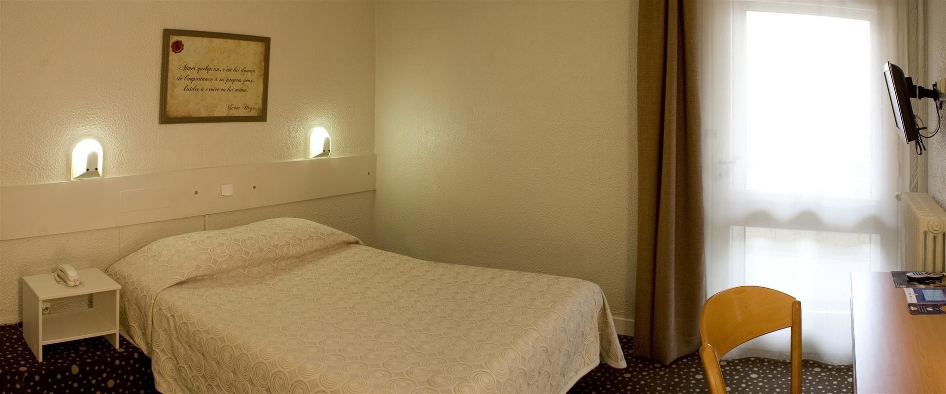 غرفة رباعية بسرير مزدوج مع أريكة، Ours Blanc Place Victor Hugo 6/10