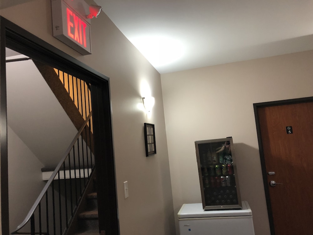 Nettys Nest Visitor Lodge 14/25