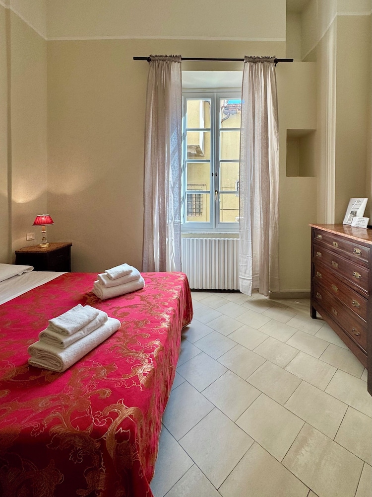غرفة بسرير كوين، Lucca Charm 4/10