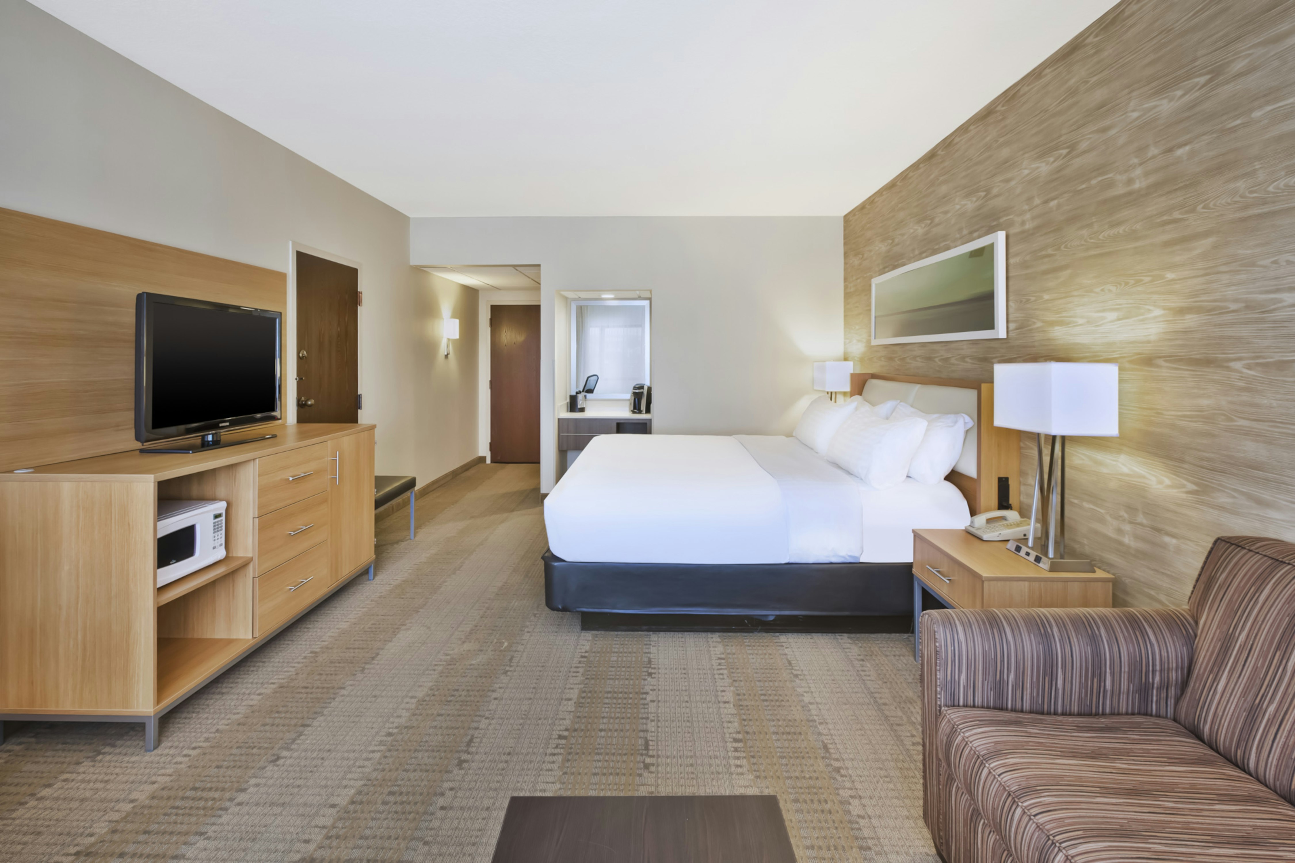 ROOM, KING BED, CITY VIEW