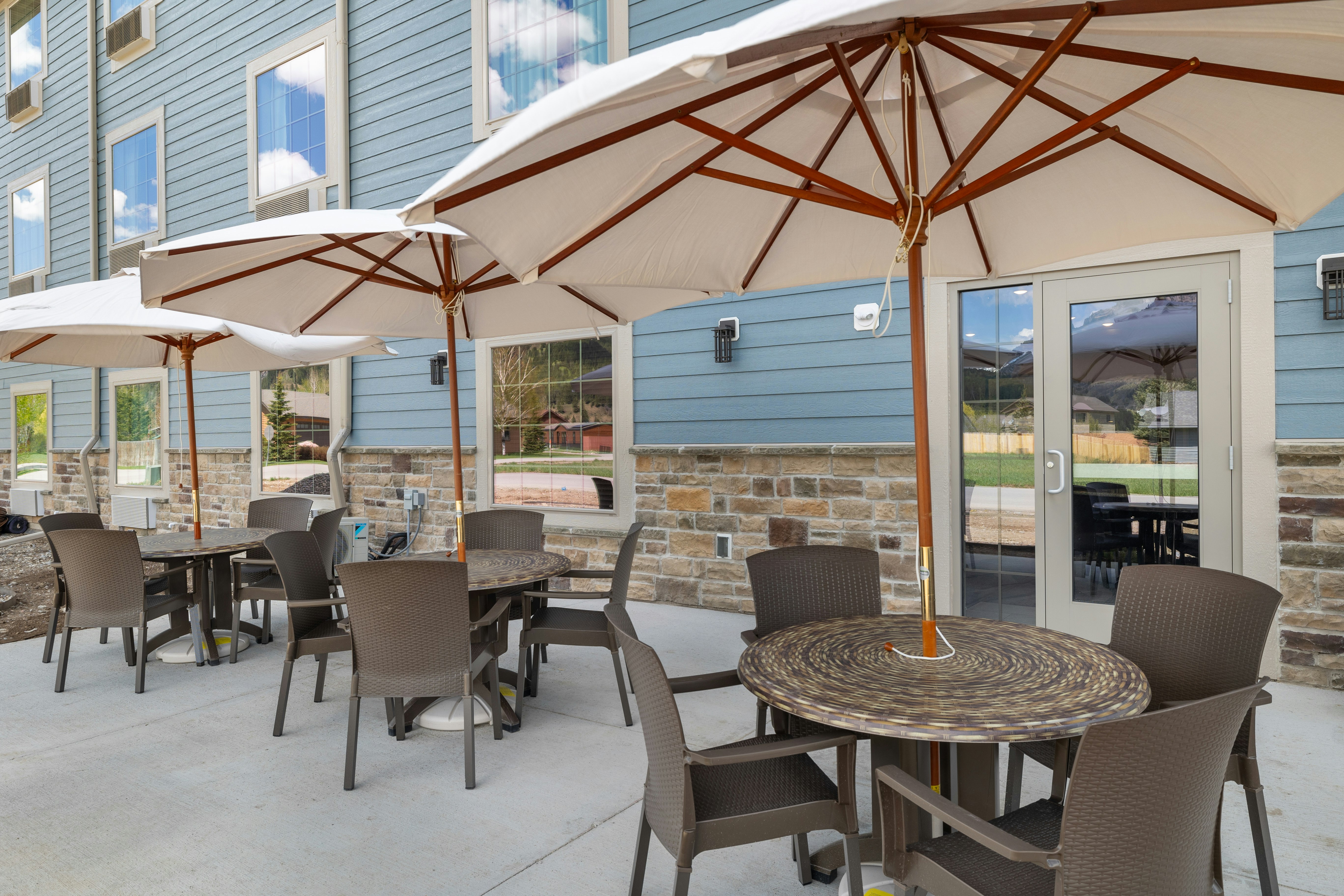 Cobblestone Hotel & Suites - Alpine 12/20