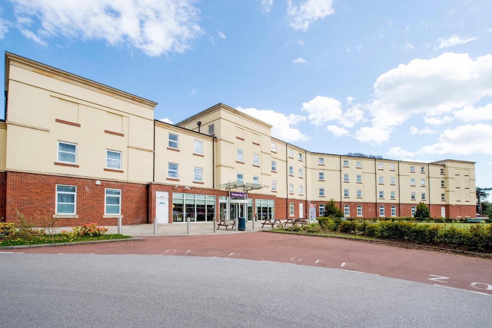 Premier Inn Stoke/Trentham Gardens 38/49