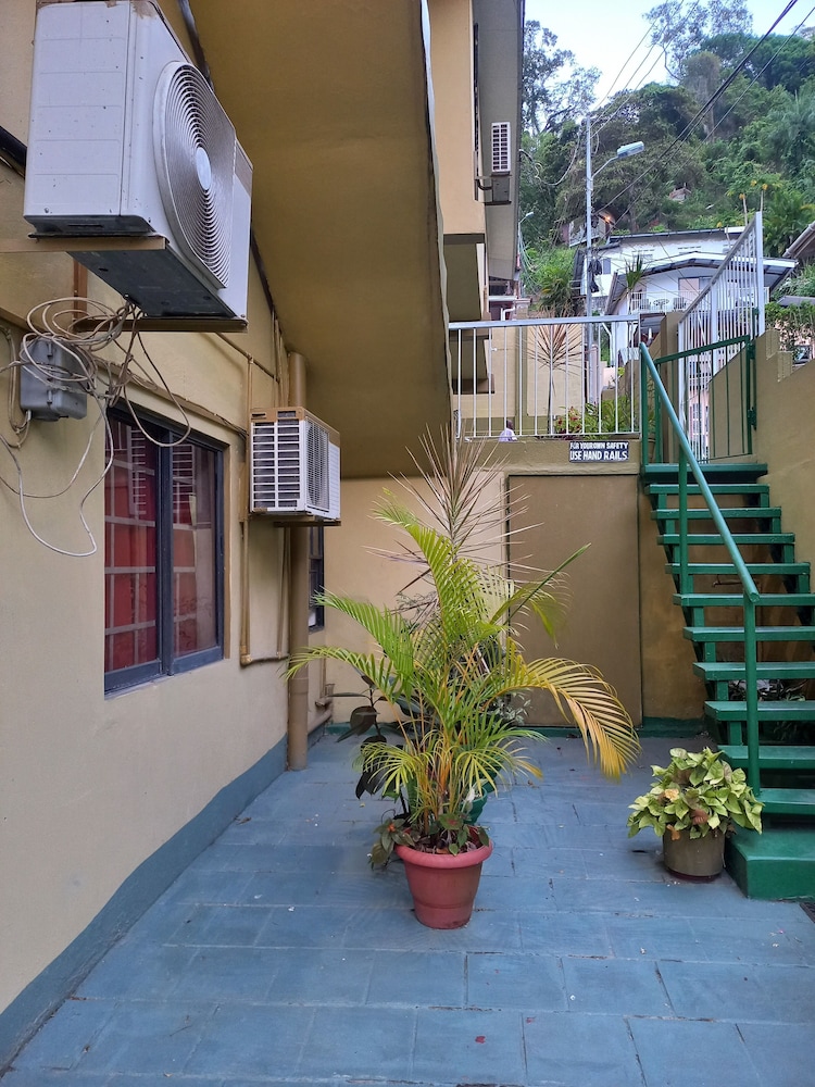 Shalom Guest House 18/19