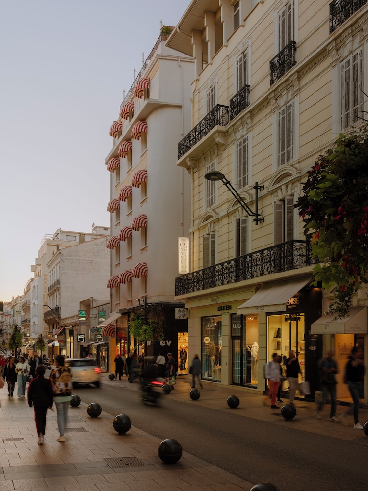 De France Cannes 44/50