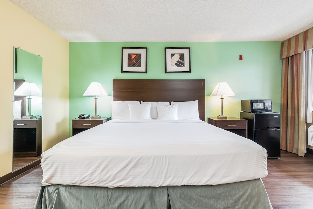 Days Inn by Wyndham Federal Way 20/40