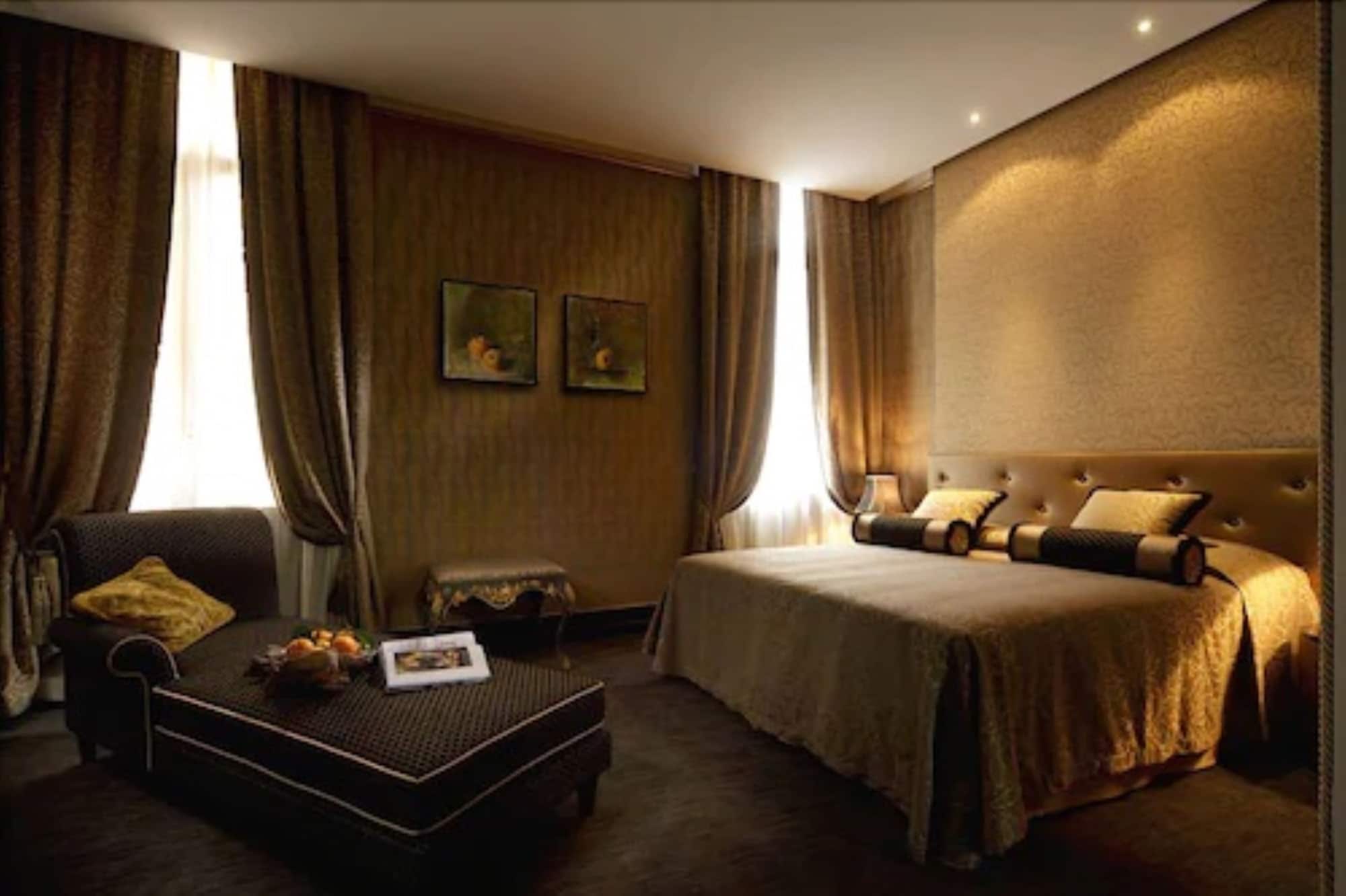 JUNIOR SUITE, DOUBLE BED, CANAL VIEW