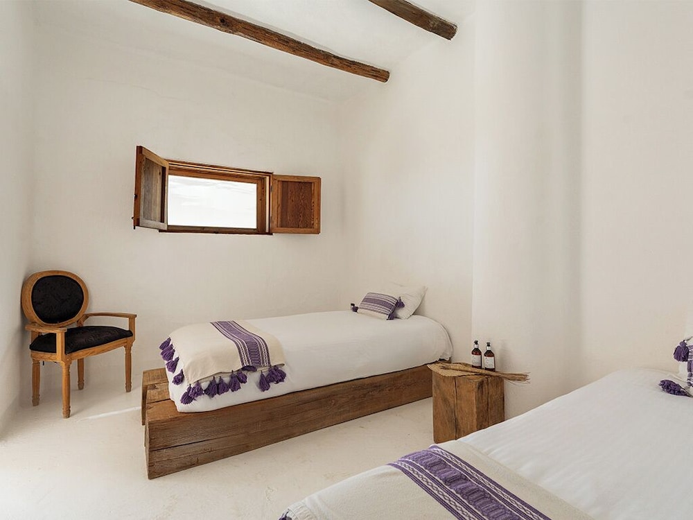 2 BEDROOMS, CAPE, EAST, PANORAMIC, SUITE