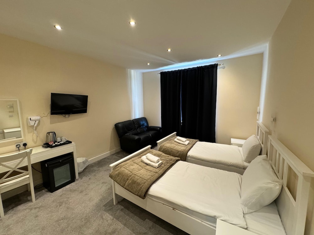 The George Hotel 24/50