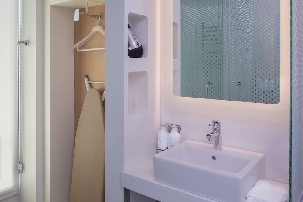 YOTEL Boston, Select by Hilton 78/79