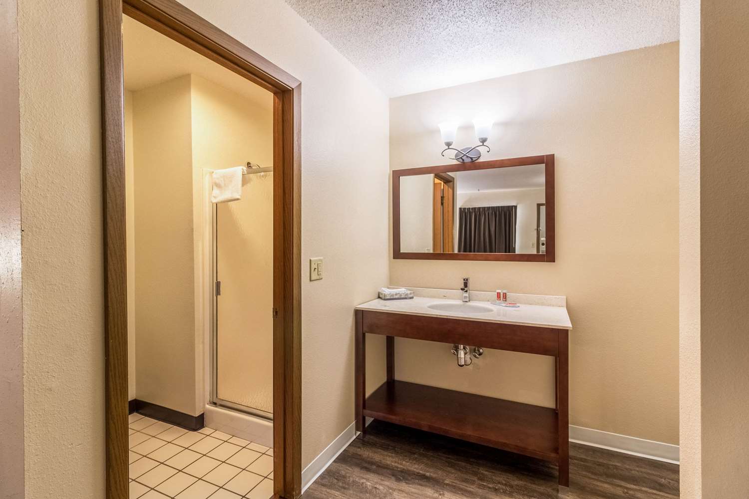 غرفة بسريرين كوين، Econo Lodge Valley City, ND 3/3