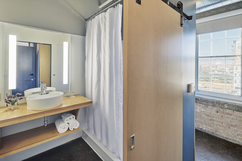 Canvas Hotel Dallas (ex. NYLO Dallas South Side) 9/38