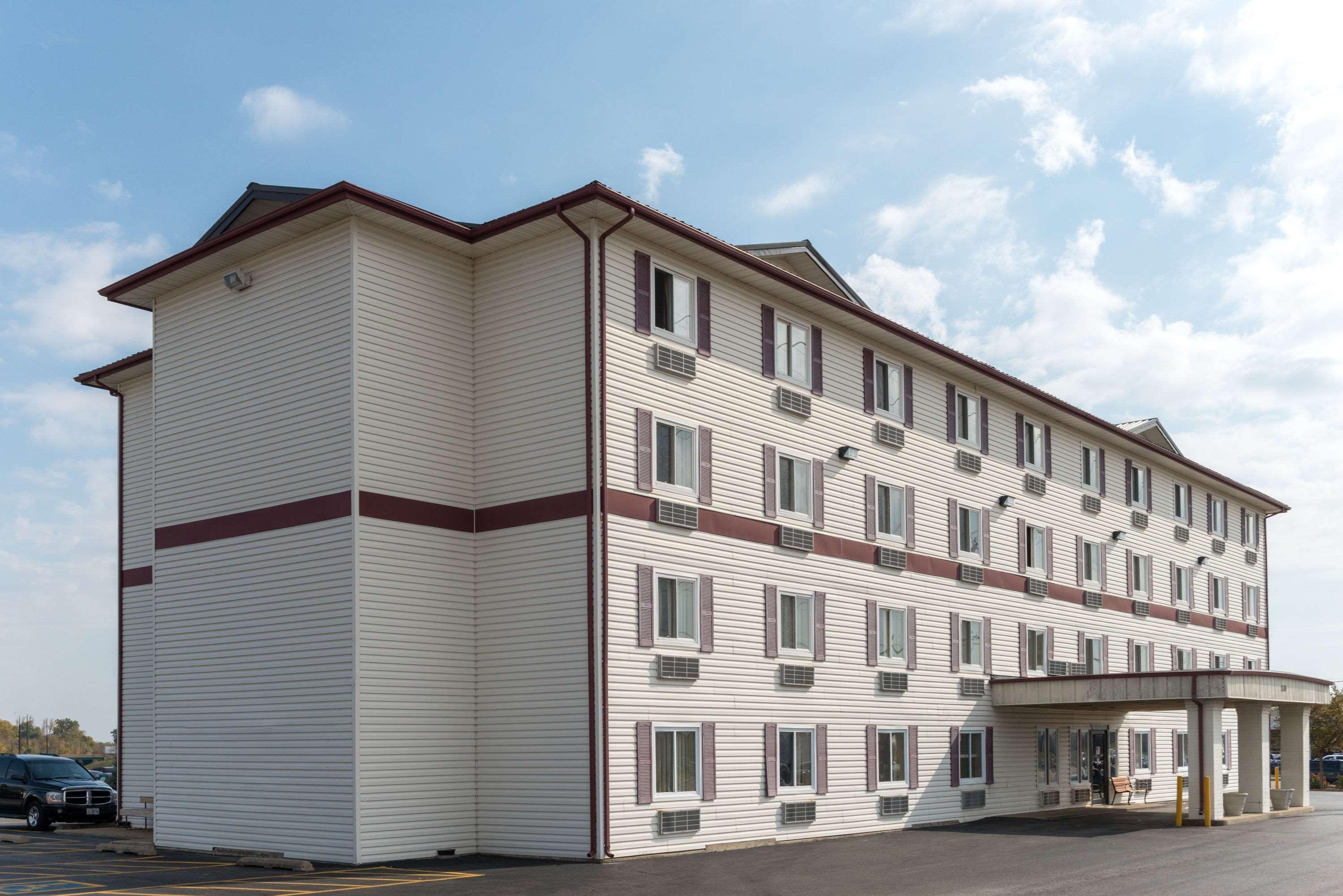 Super 8 by Wyndham Springfield East 3/30